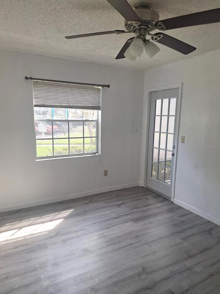 Image 17 of 22 For 11910 Skylake Place E