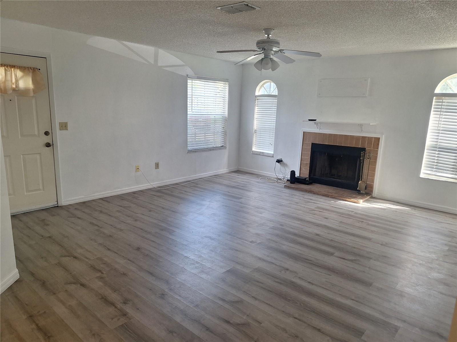 Image 3 of 22 For 11910 Skylake Place E