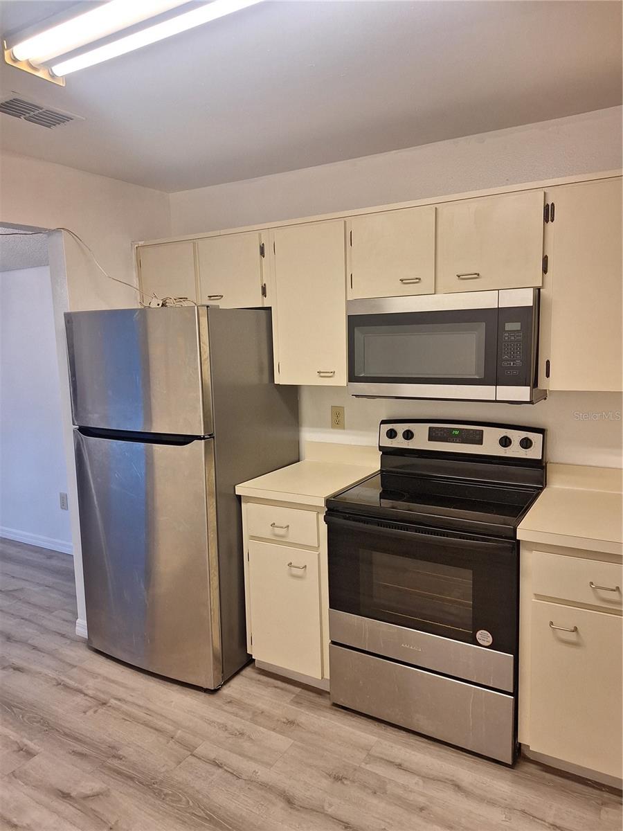 Image 5 of 22 For 11910 Skylake Place E