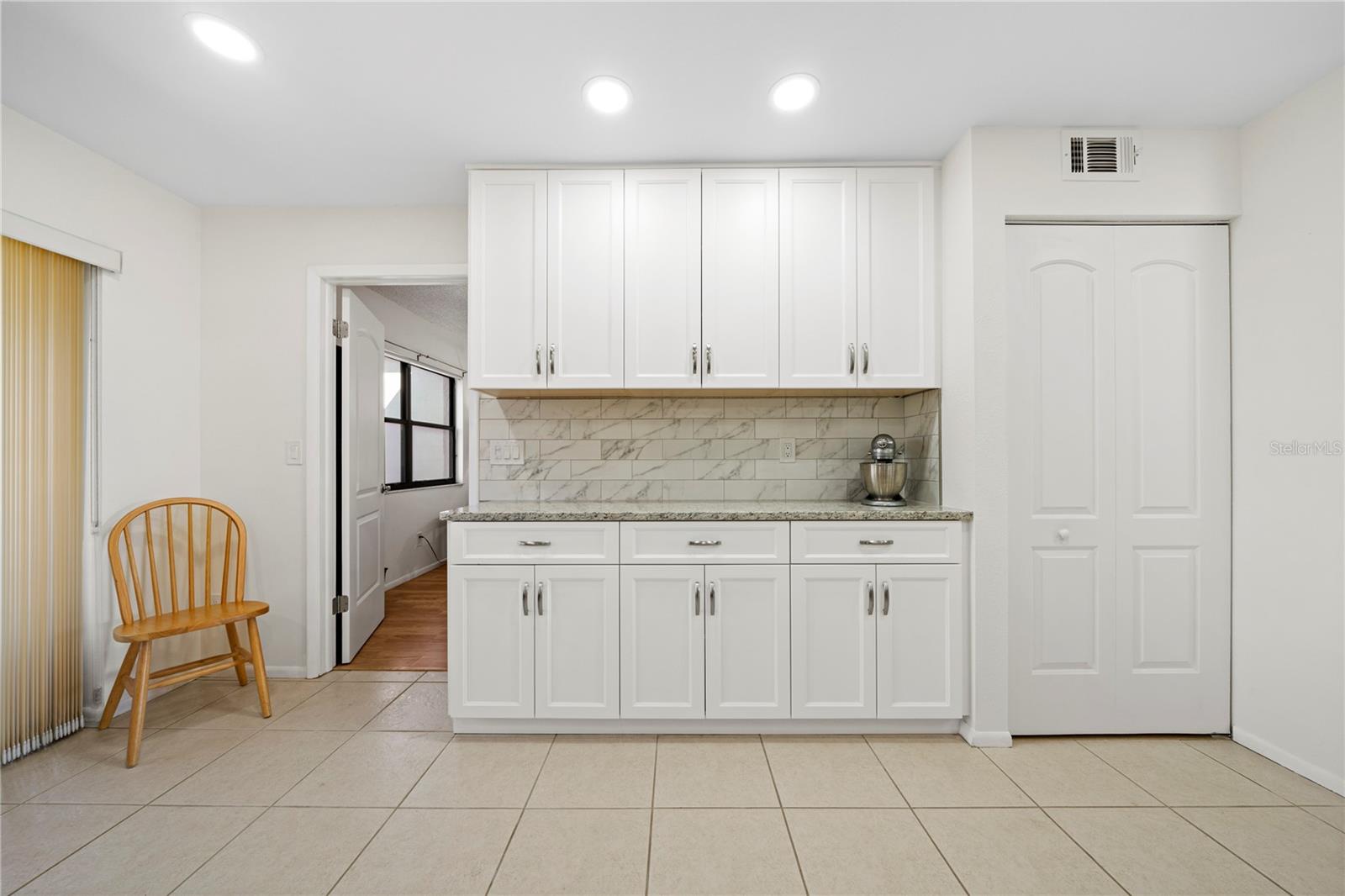 Image 21 of 48 For 4910 Bay Street Ne 311