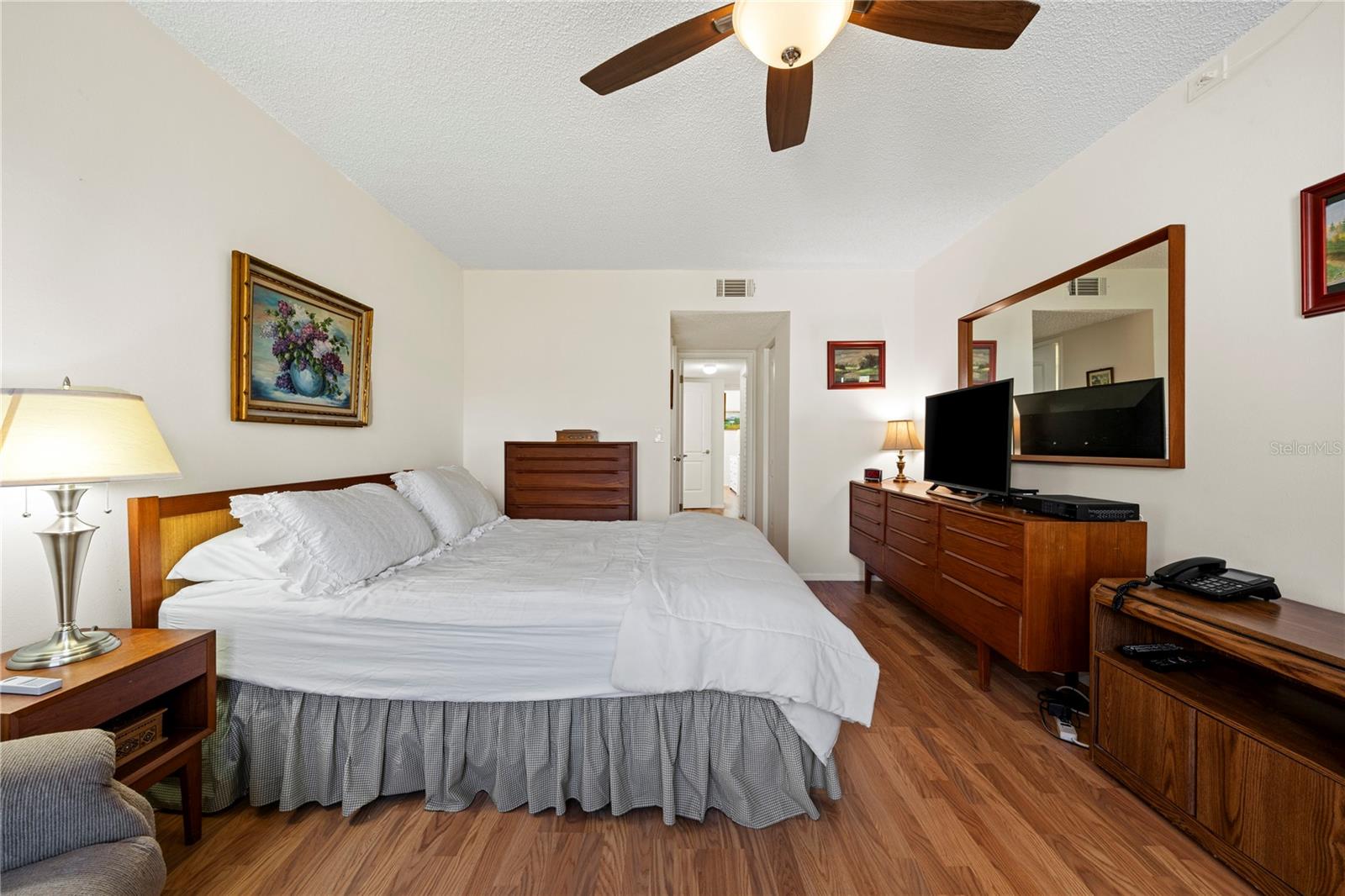 Image 28 of 48 For 4910 Bay Street Ne 311