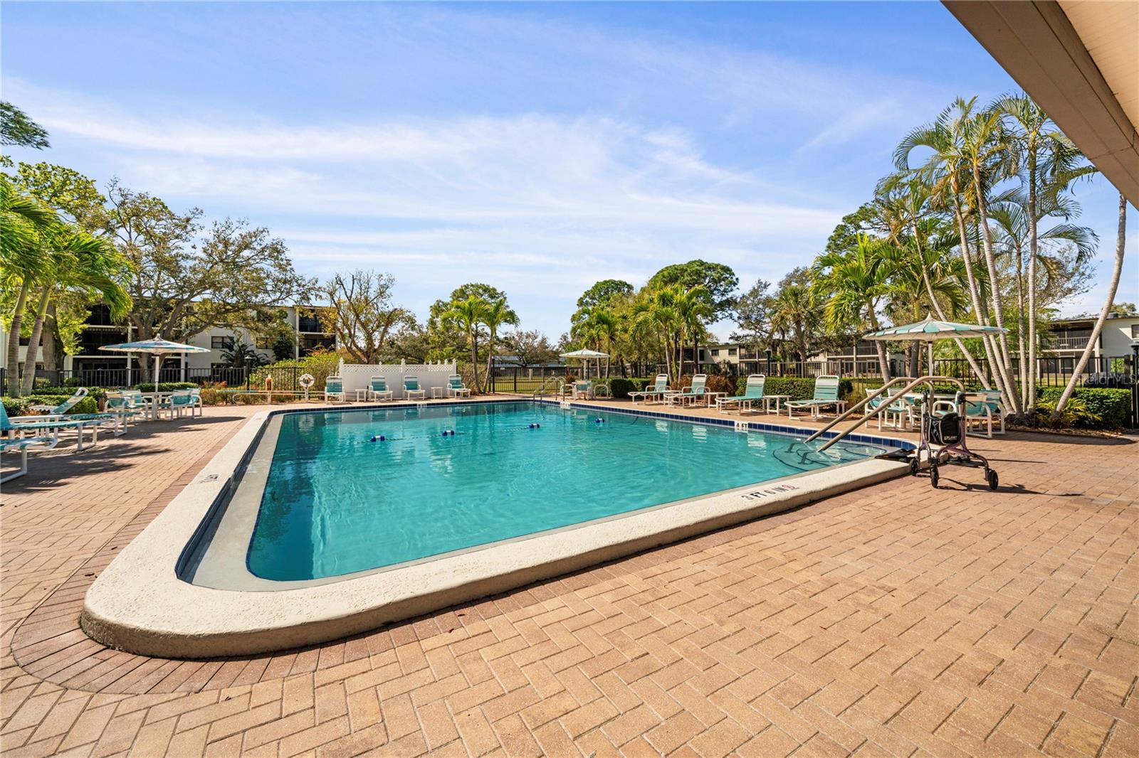 Image 42 of 48 For 4910 Bay Street Ne 311