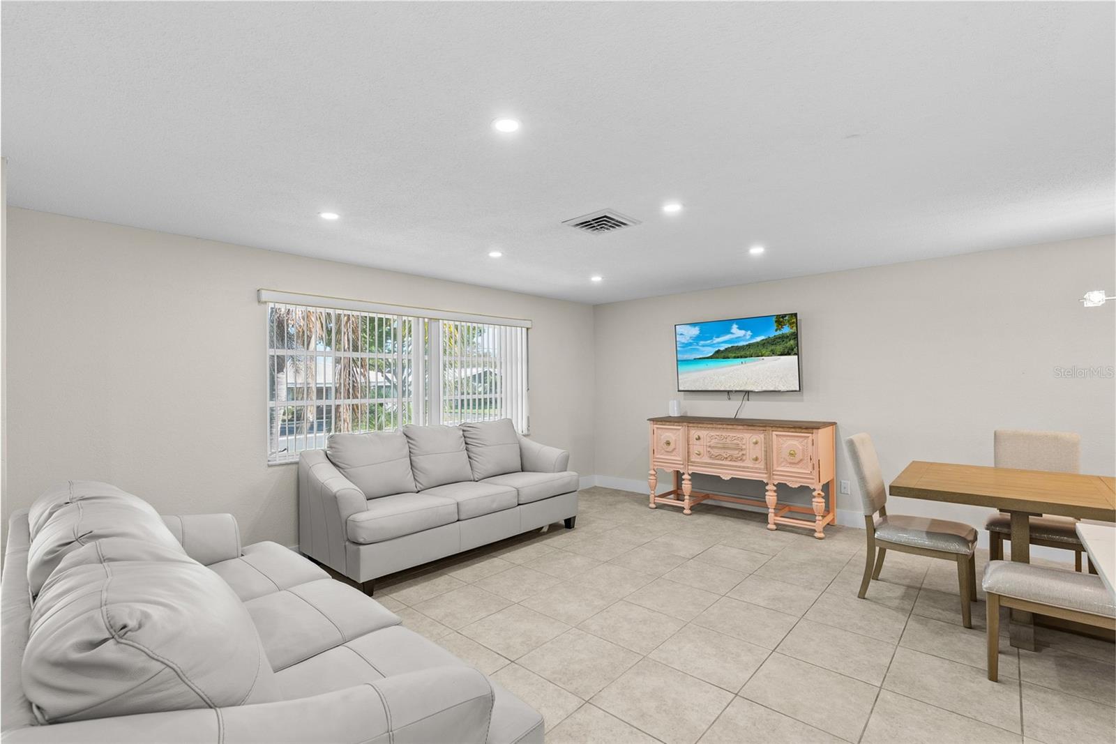 Image 11 of 42 For 3370 Harbor Lake Dr