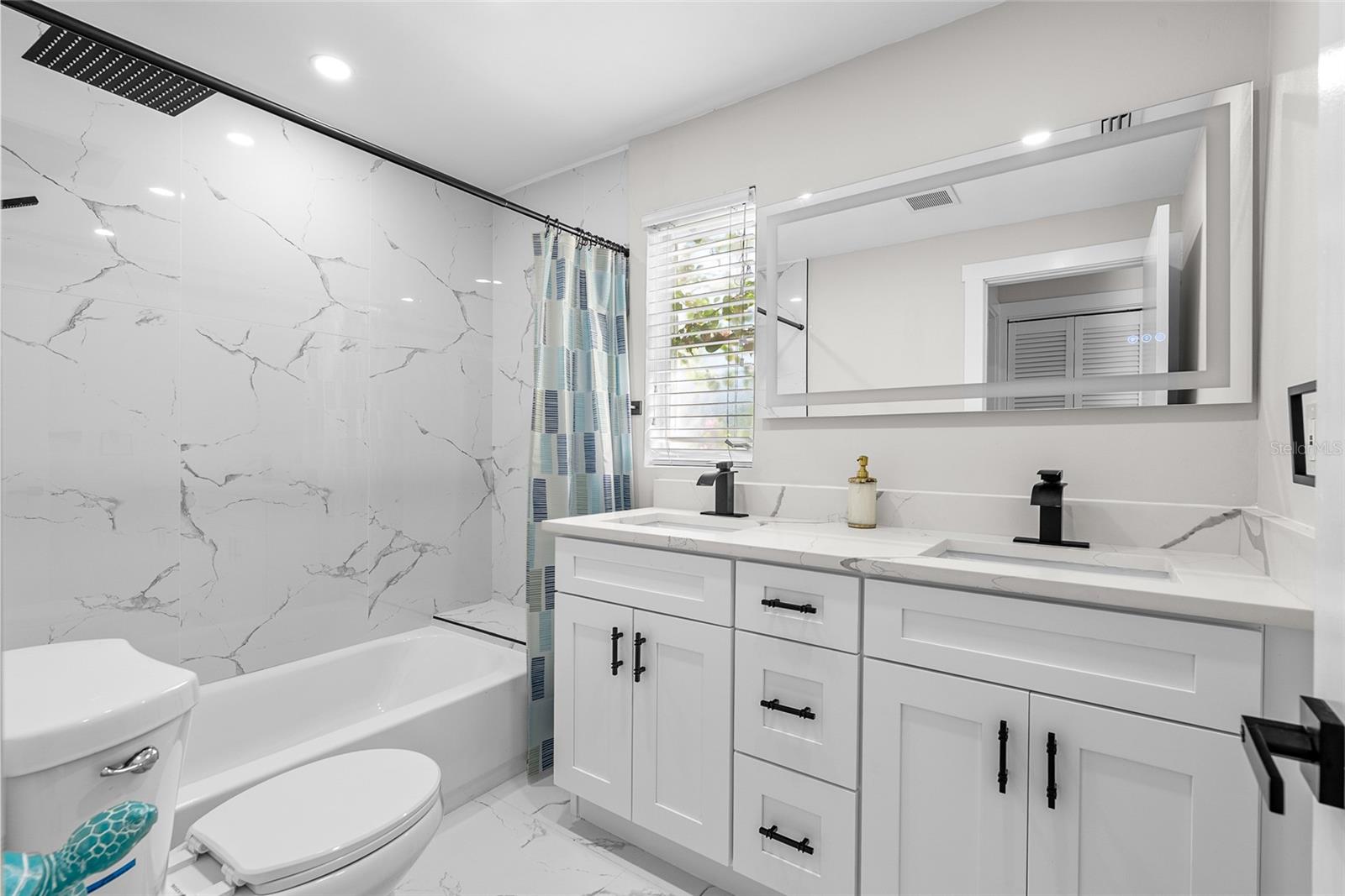 Image 19 of 42 For 3370 Harbor Lake Dr