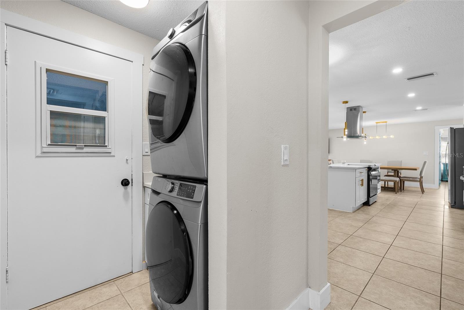 Image 24 of 42 For 3370 Harbor Lake Dr