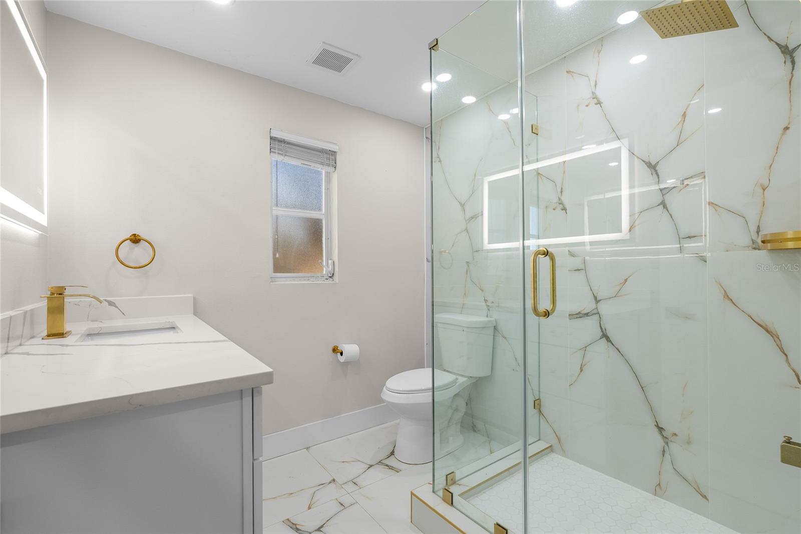 Image 25 of 42 For 3370 Harbor Lake Dr