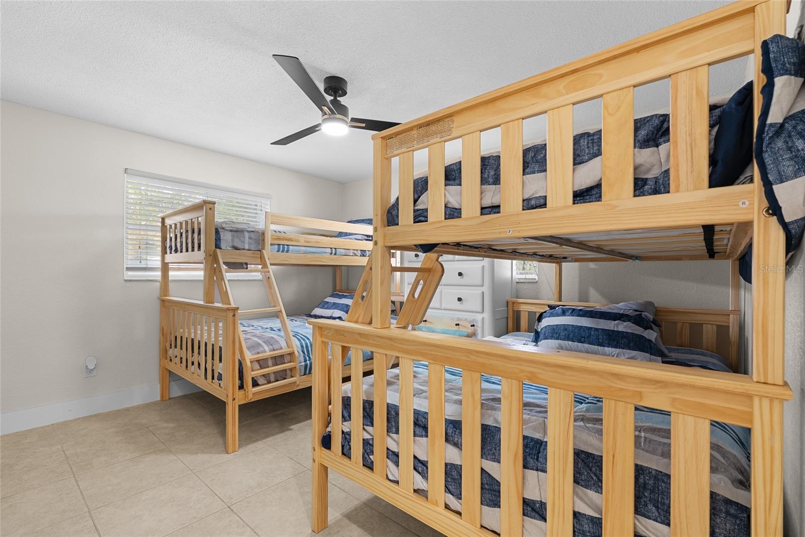 Image 27 of 42 For 3370 Harbor Lake Dr