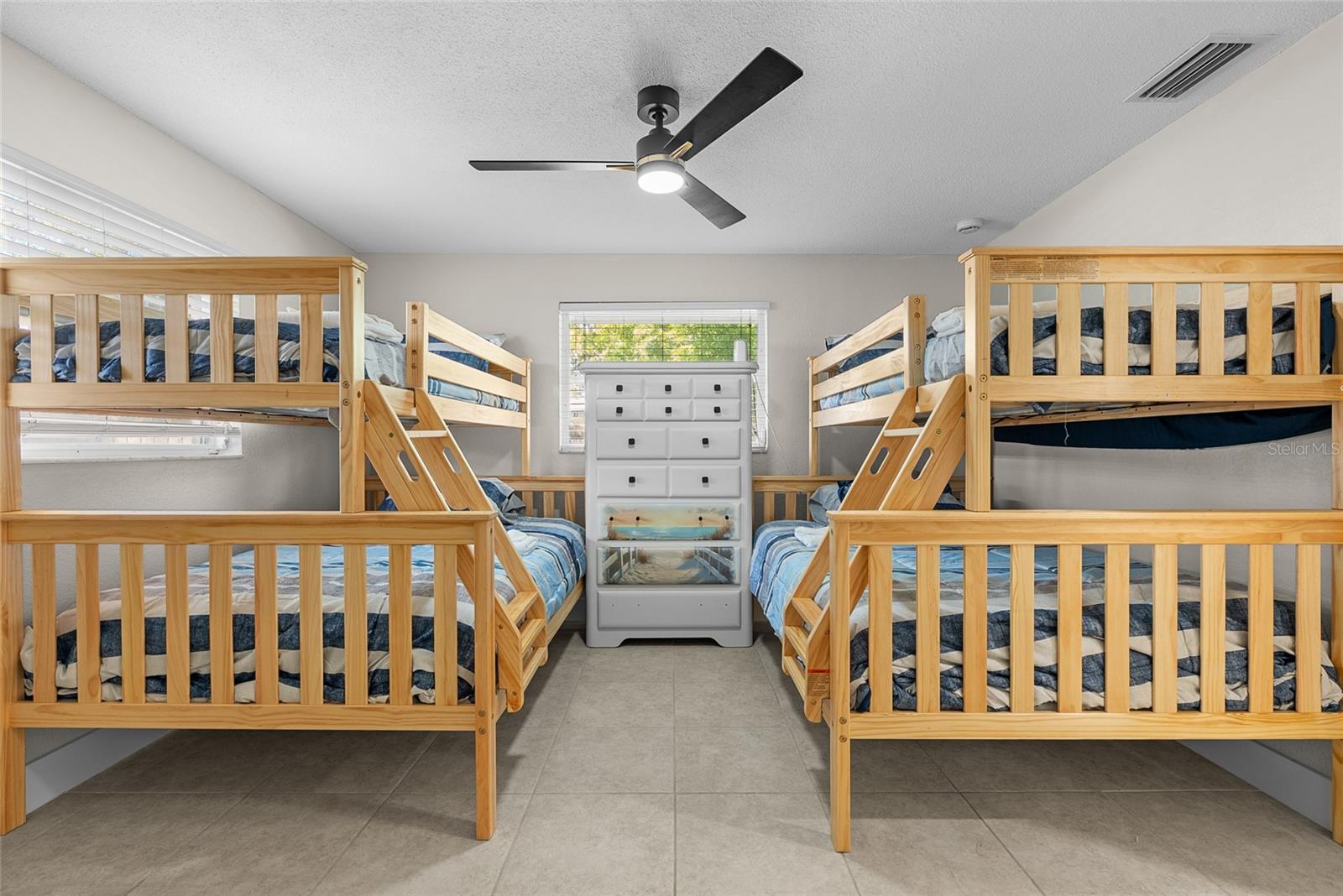 Image 28 of 42 For 3370 Harbor Lake Dr