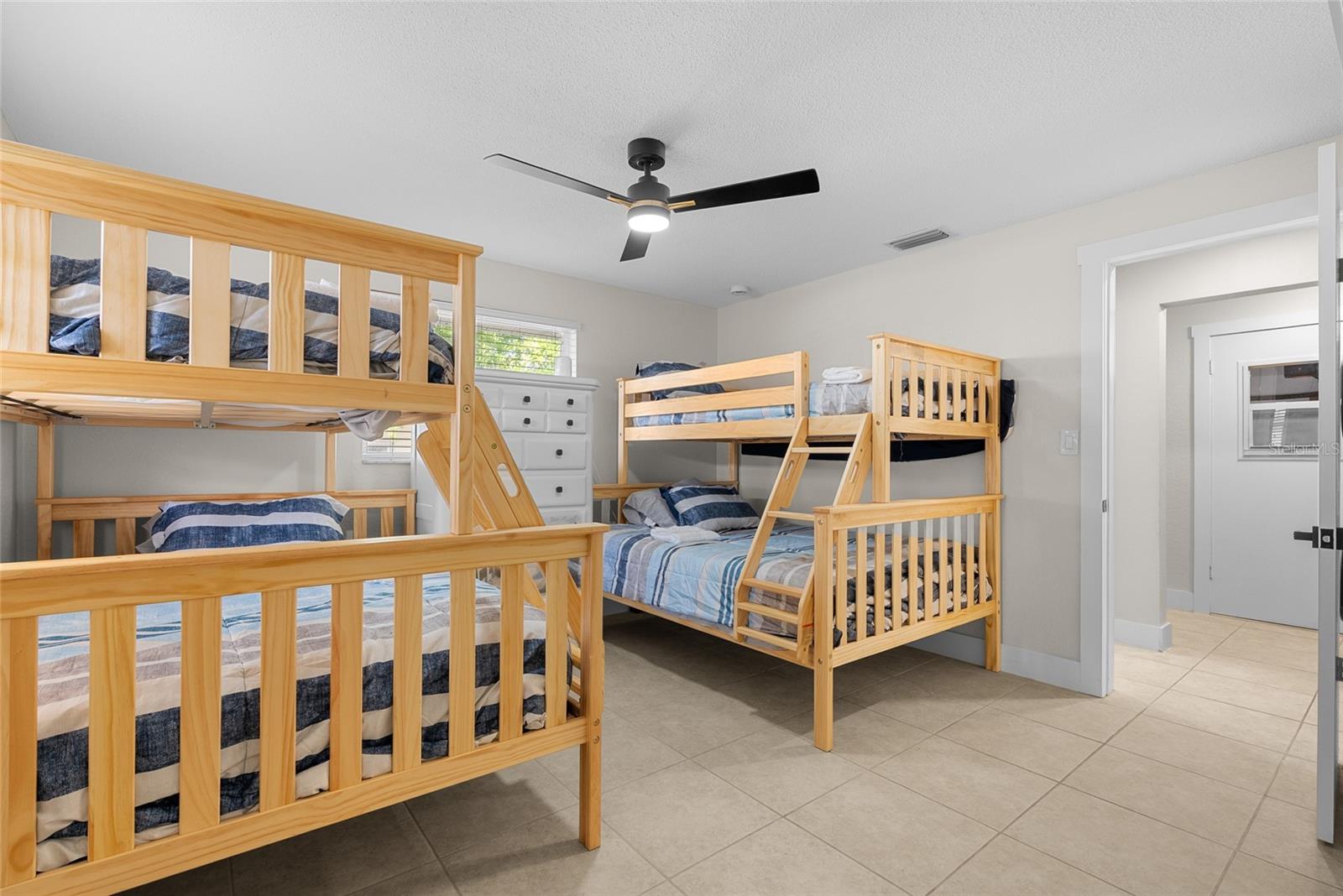 Image 29 of 42 For 3370 Harbor Lake Dr