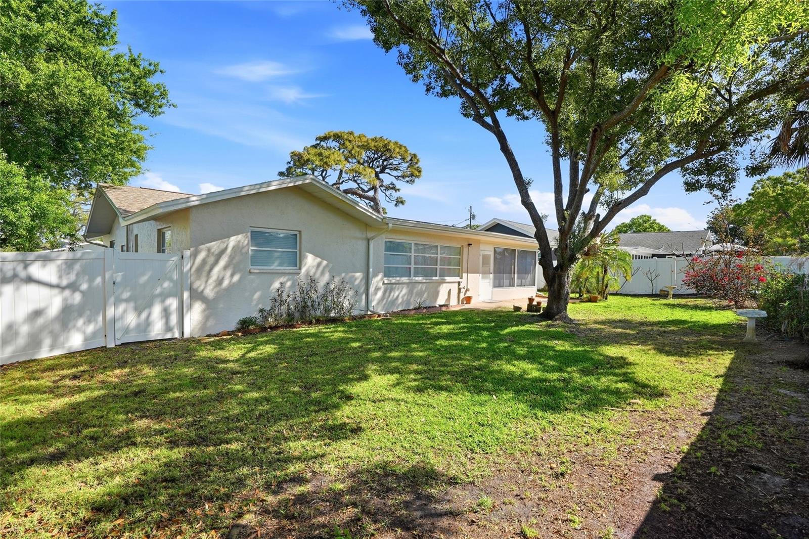 Image 32 of 42 For 3370 Harbor Lake Dr