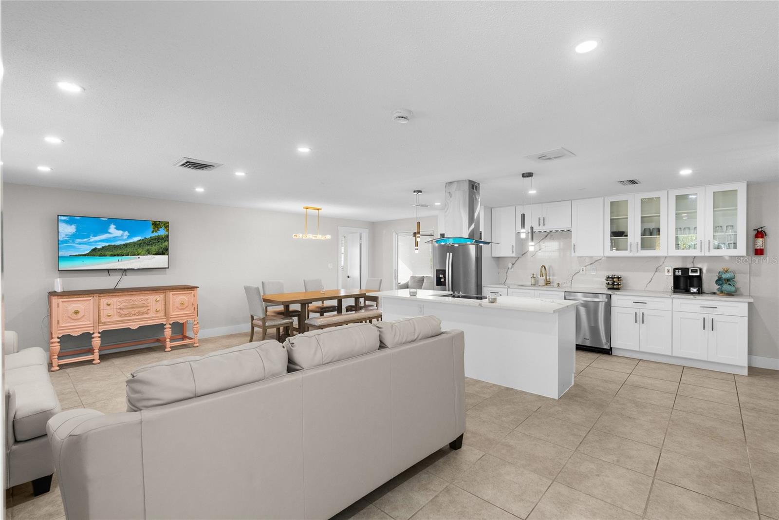 Image 4 of 42 For 3370 Harbor Lake Dr