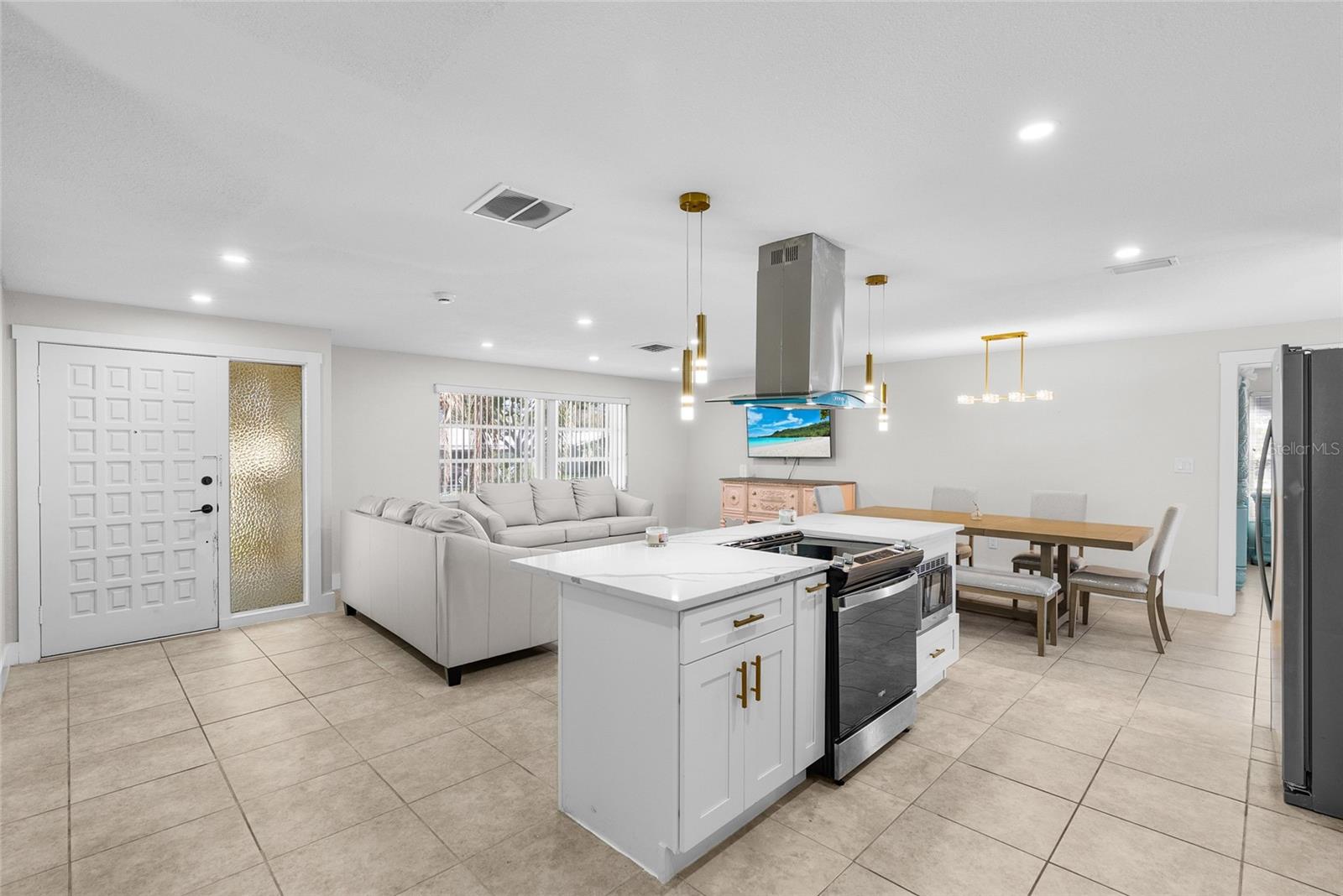 Image 5 of 42 For 3370 Harbor Lake Dr