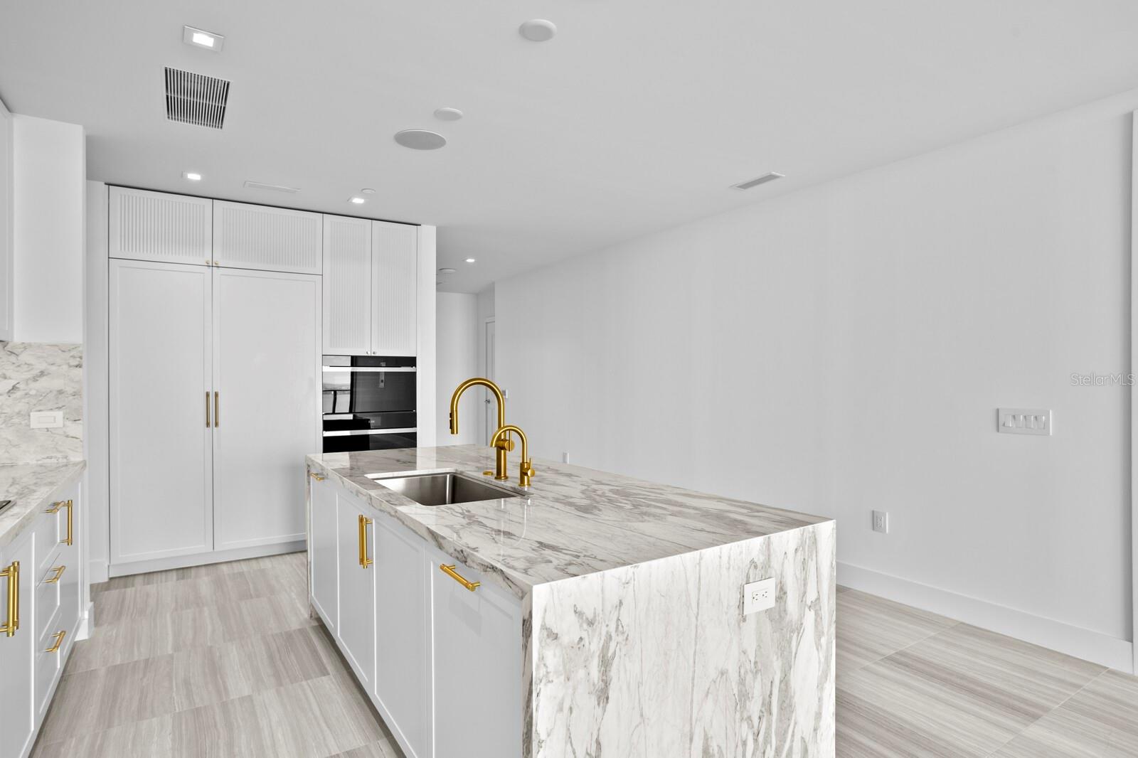 Image 19 of 100 For 3015 Ysabella Avenue 2402