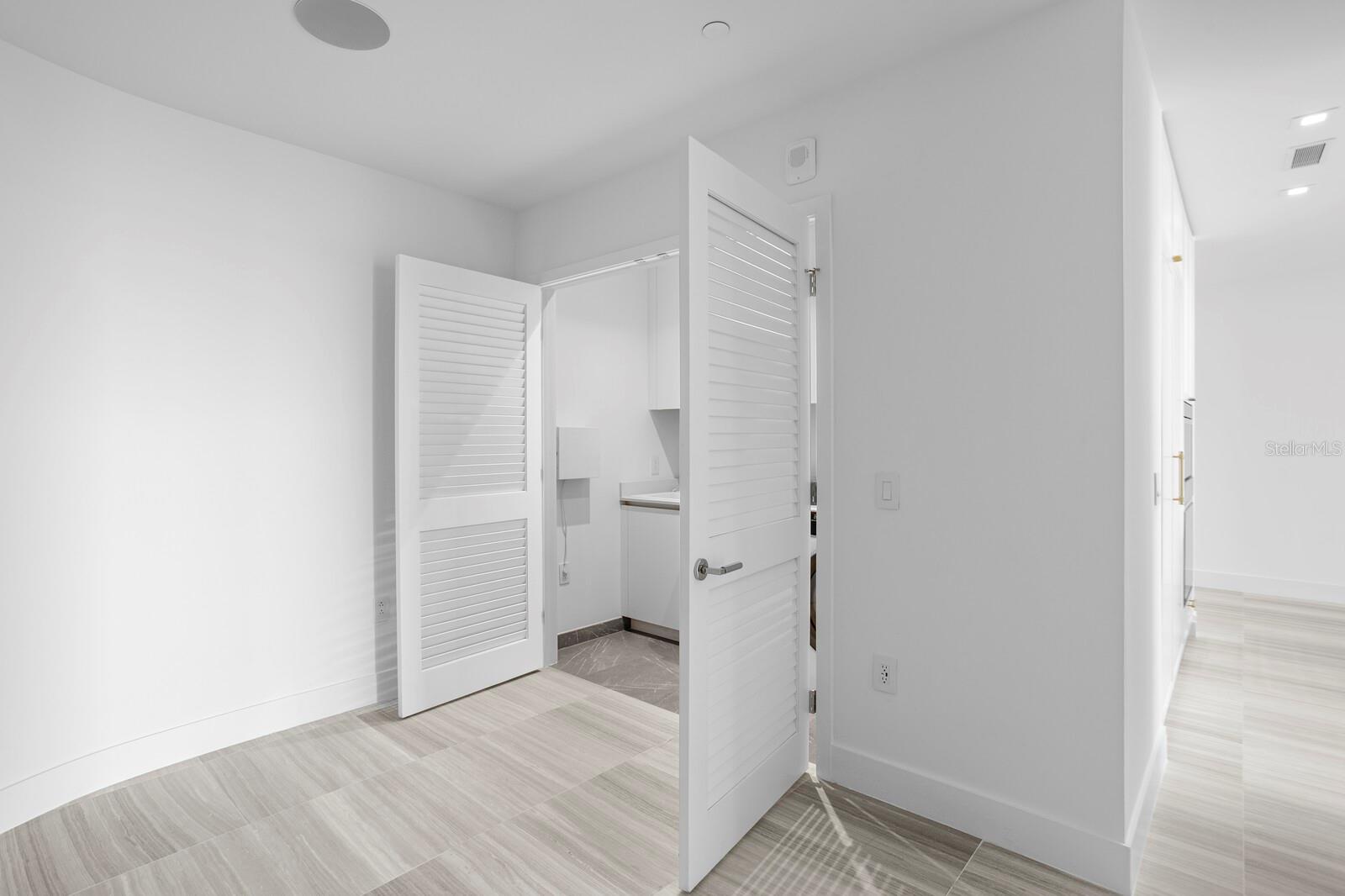 Image 47 of 100 For 3015 Ysabella Avenue 2402