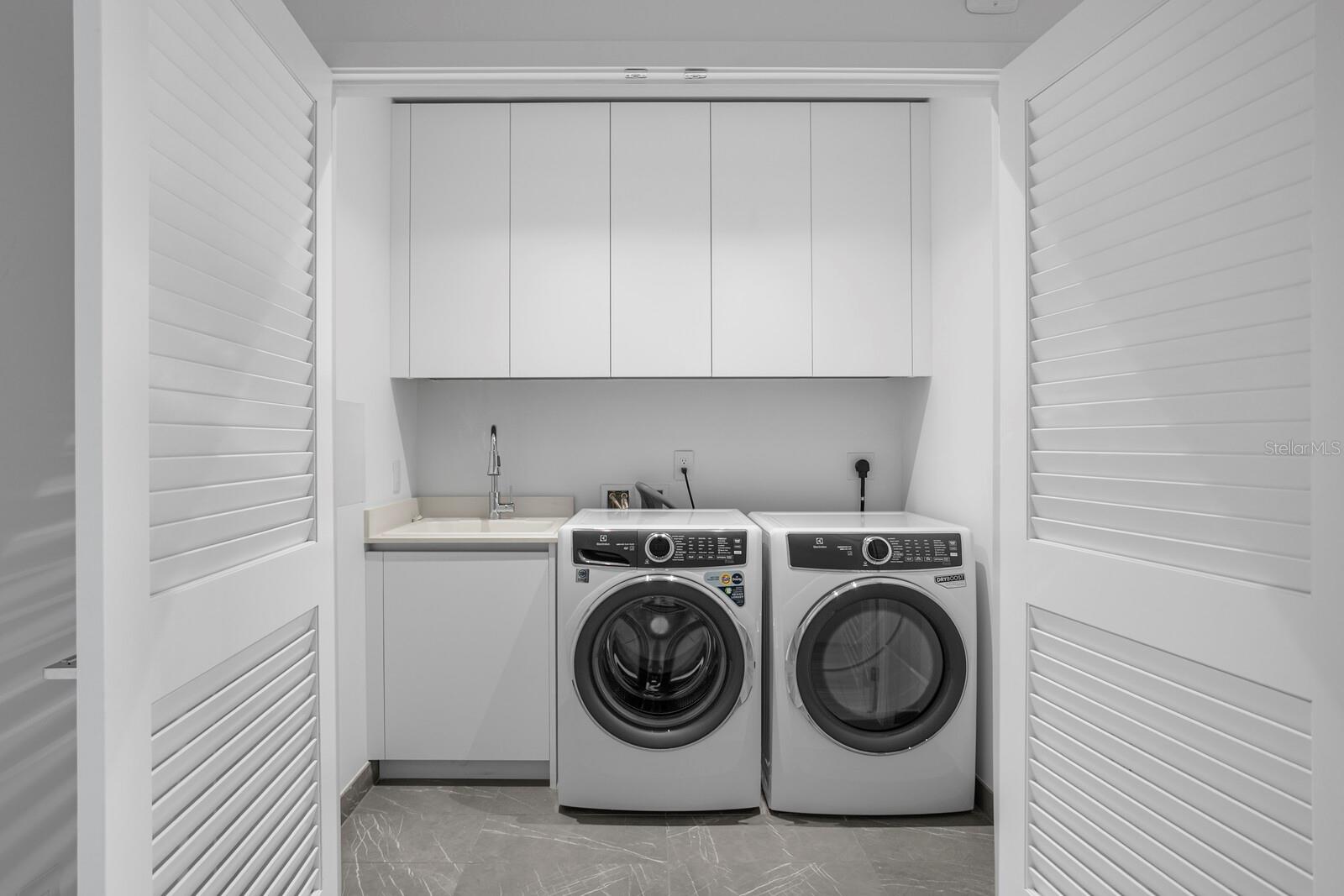 Image 48 of 100 For 3015 Ysabella Avenue 2402