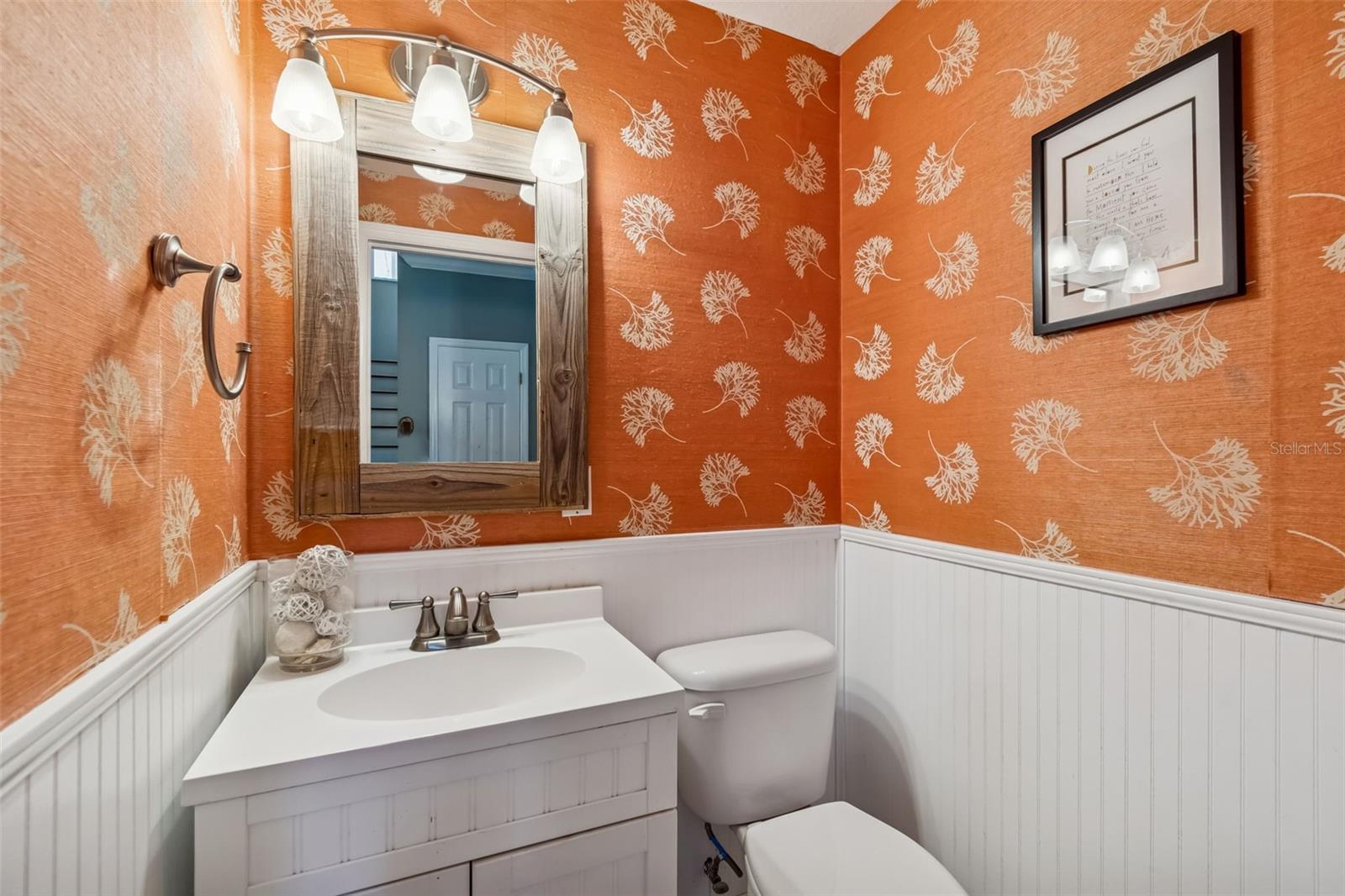 Listing photo id 13 for 4306 Leona Street W