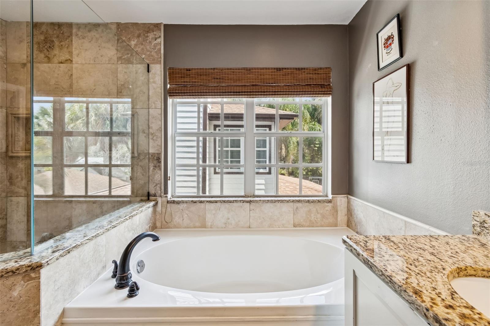 Listing photo id 17 for 4306 Leona Street W