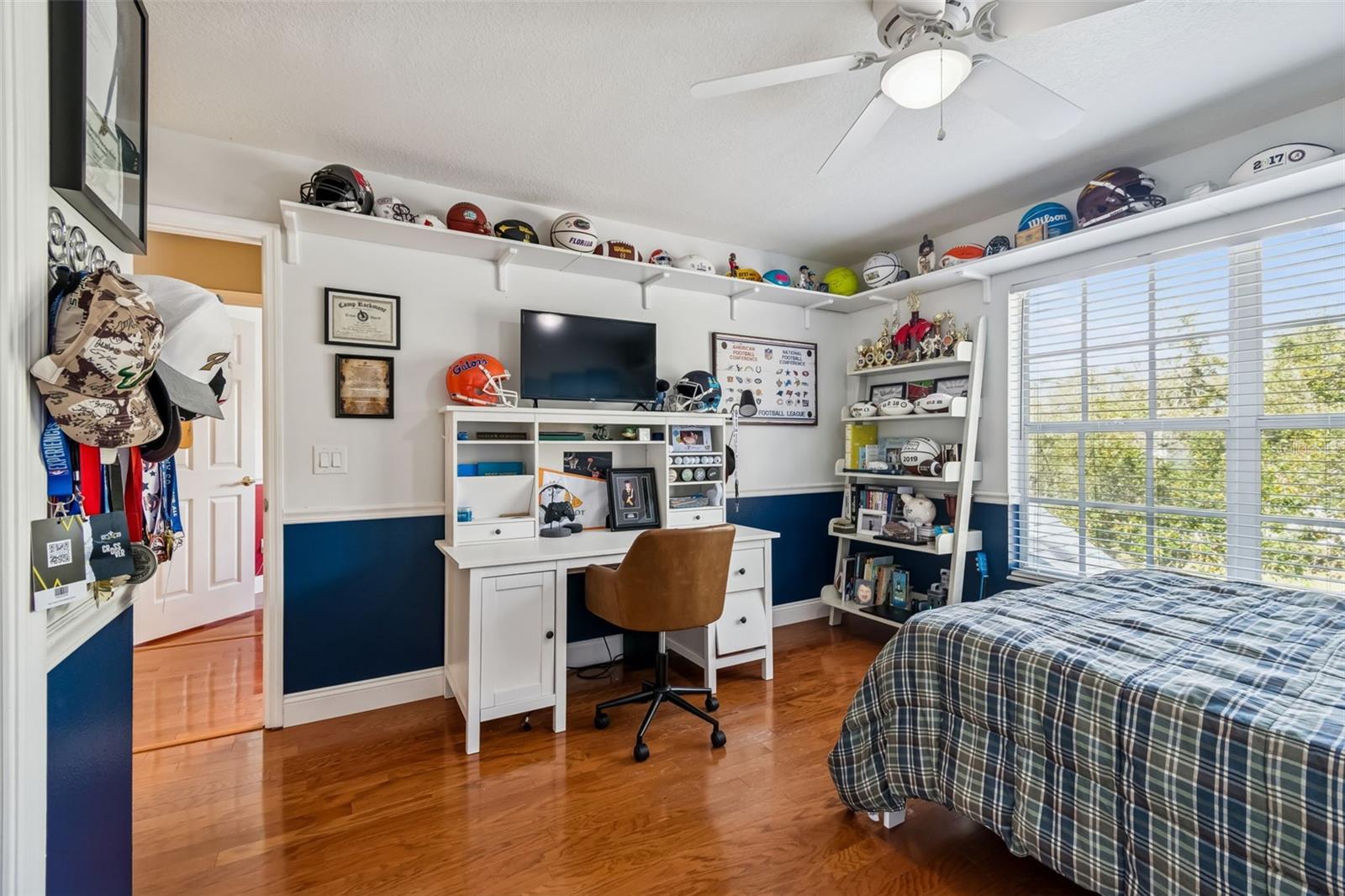 Listing photo id 19 for 4306 Leona Street W