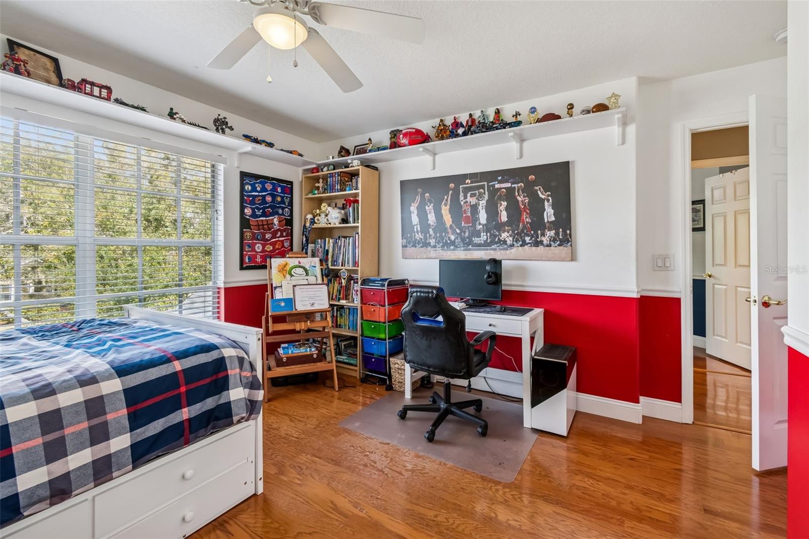 Listing photo id 22 for 4306 Leona Street W