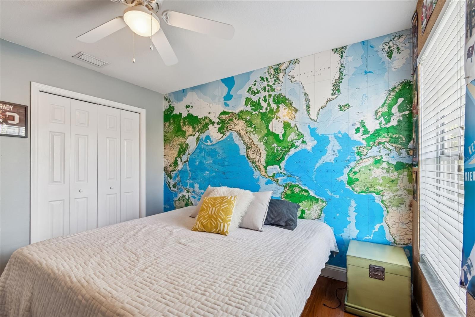 Listing photo id 23 for 4306 Leona Street W