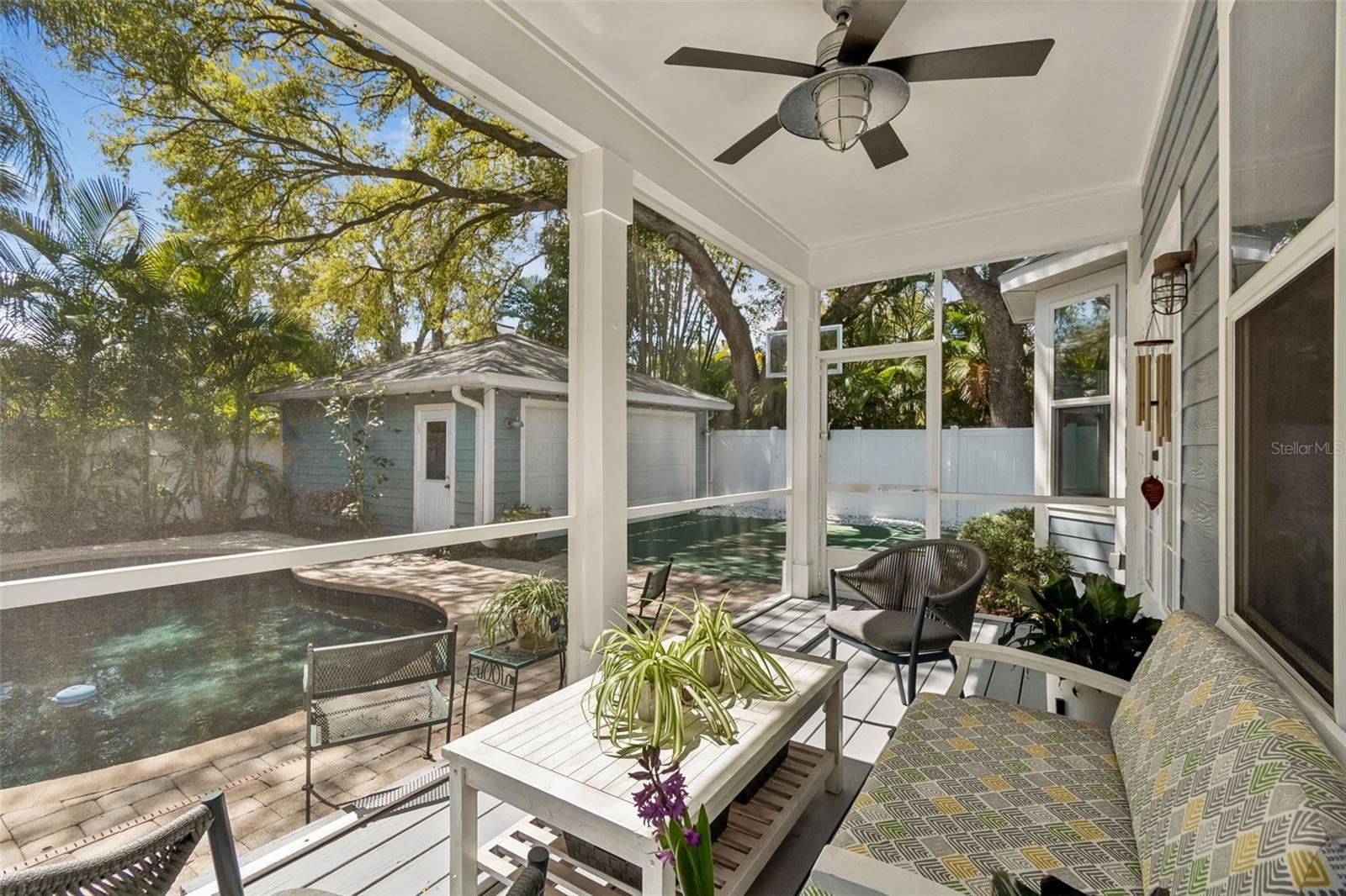 Listing photo id 24 for 4306 Leona Street W