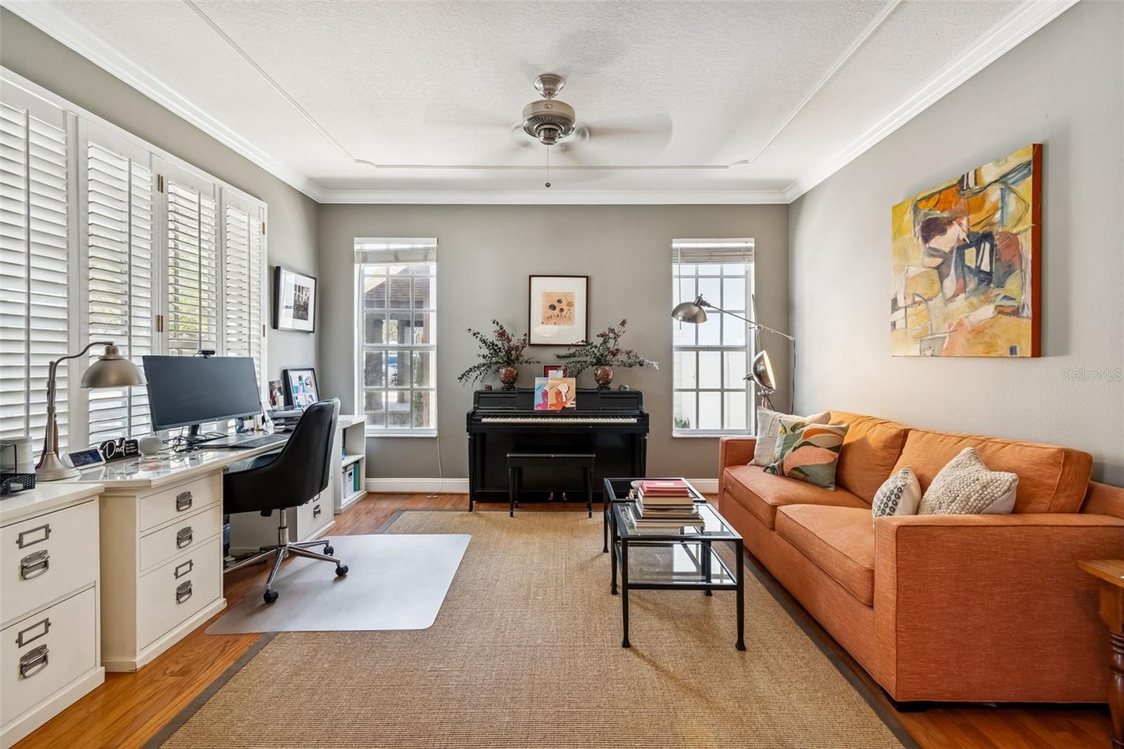 Listing photo id 5 for 4306 Leona Street W