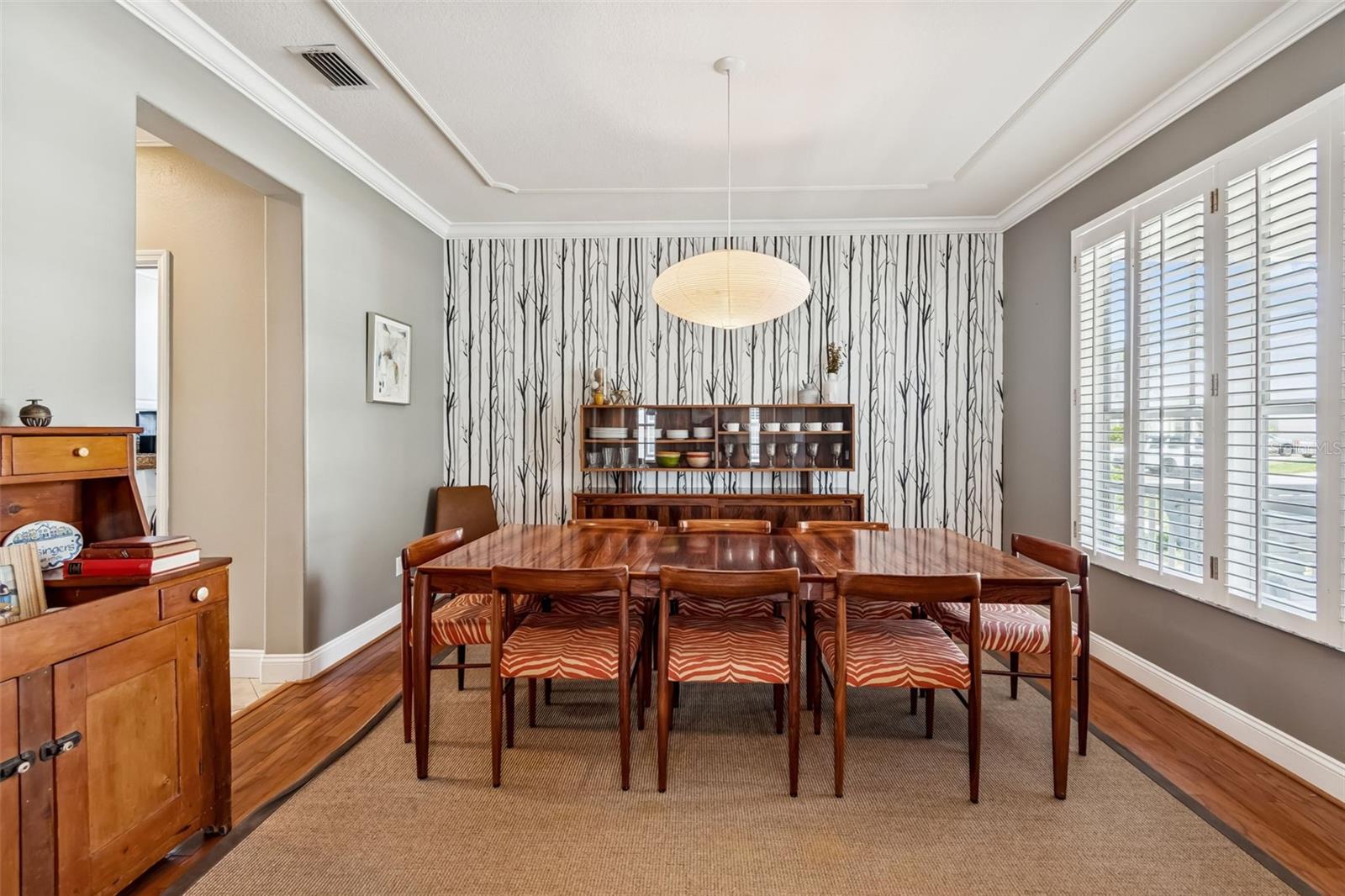 Listing photo id 6 for 4306 Leona Street W