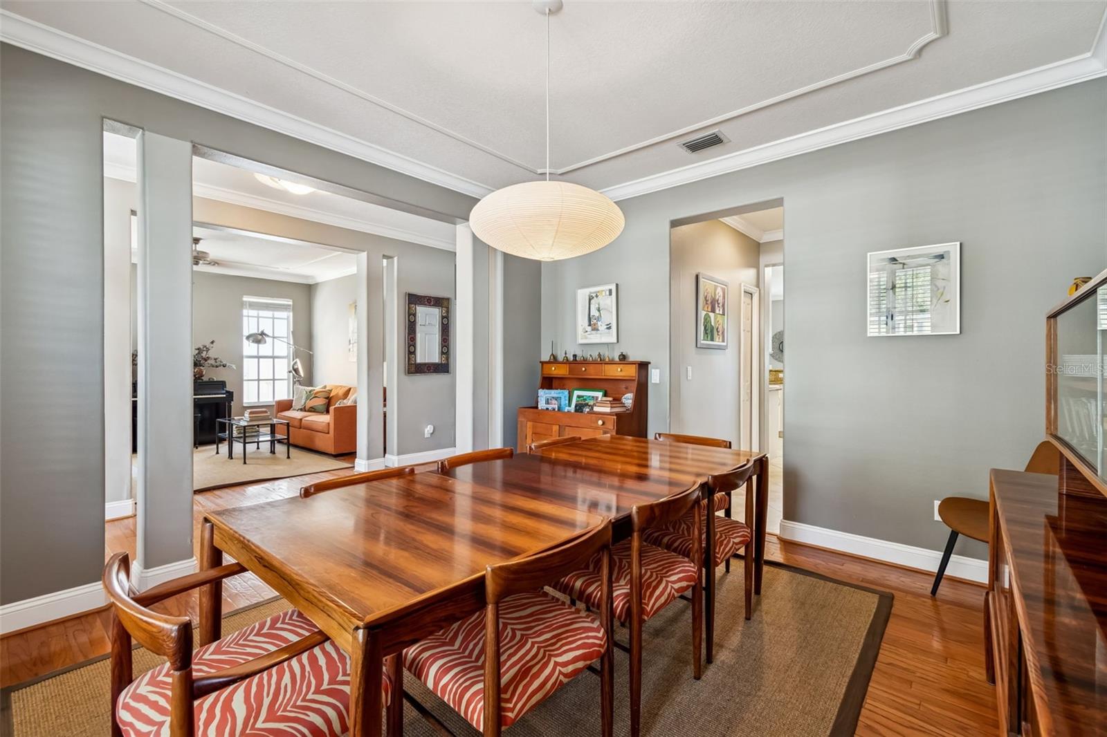 Listing photo id 7 for 4306 Leona Street W