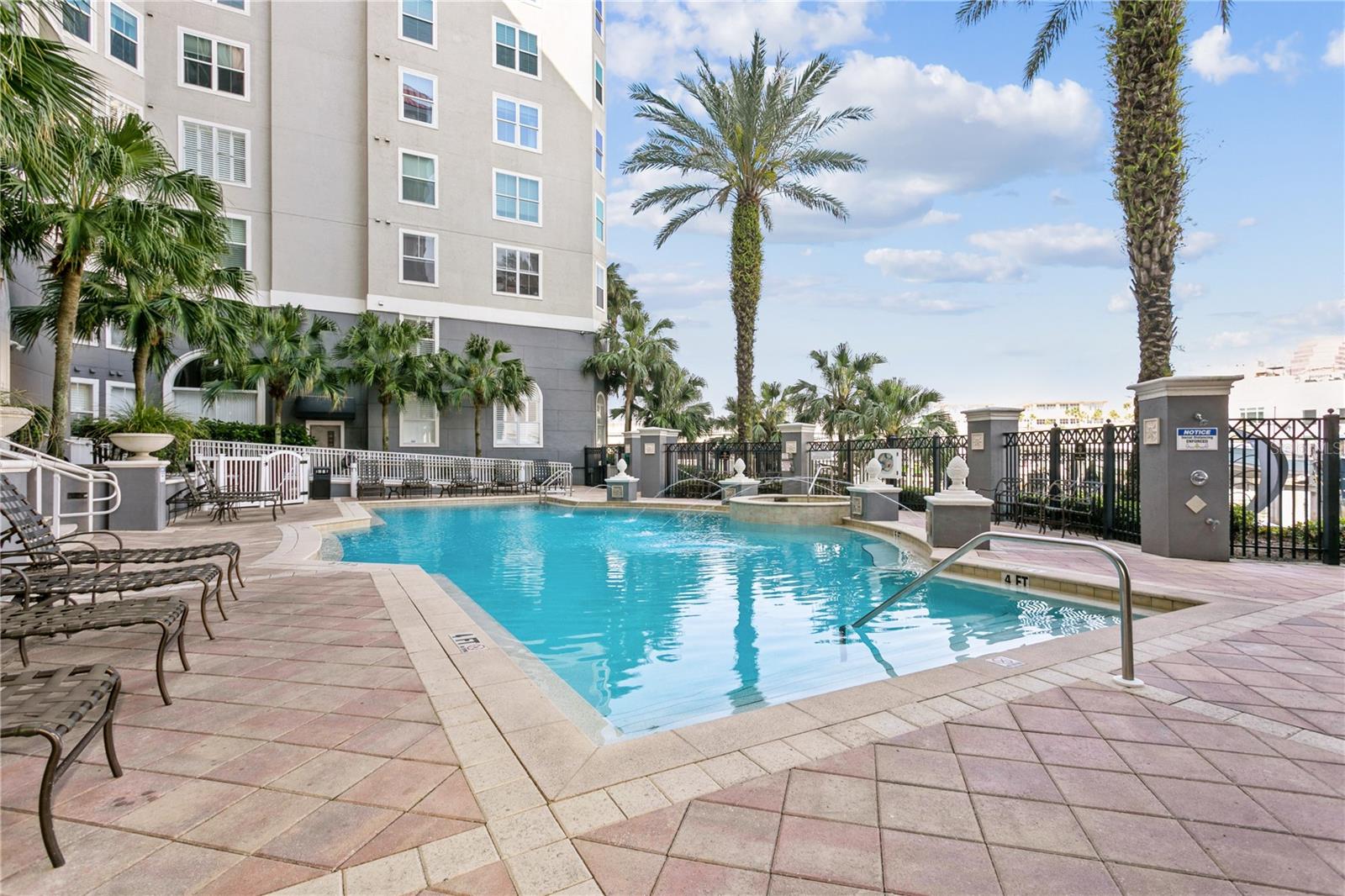 Image 37 of 66 For 700 Harbour Island Boulevard 204