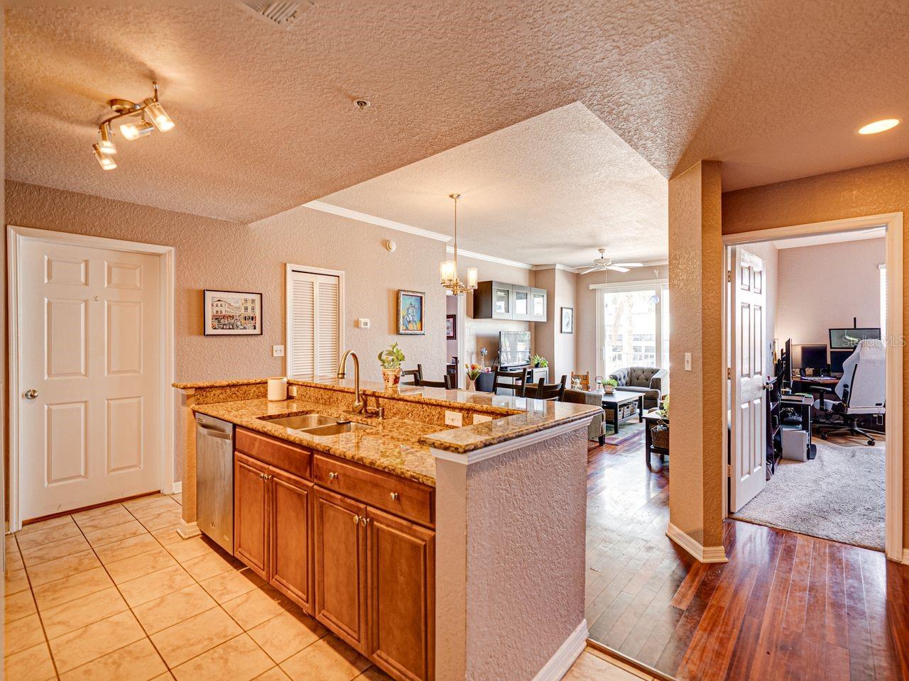 Image 9 of 66 For 700 Harbour Island Boulevard 204