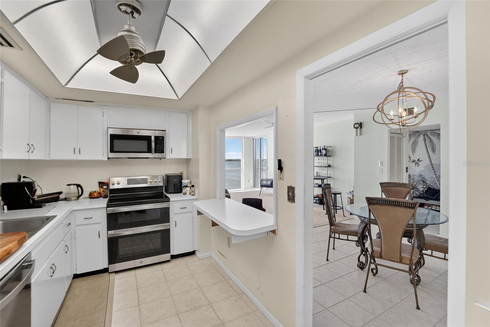 Image 14 of 70 For 100 Pierce Street 703