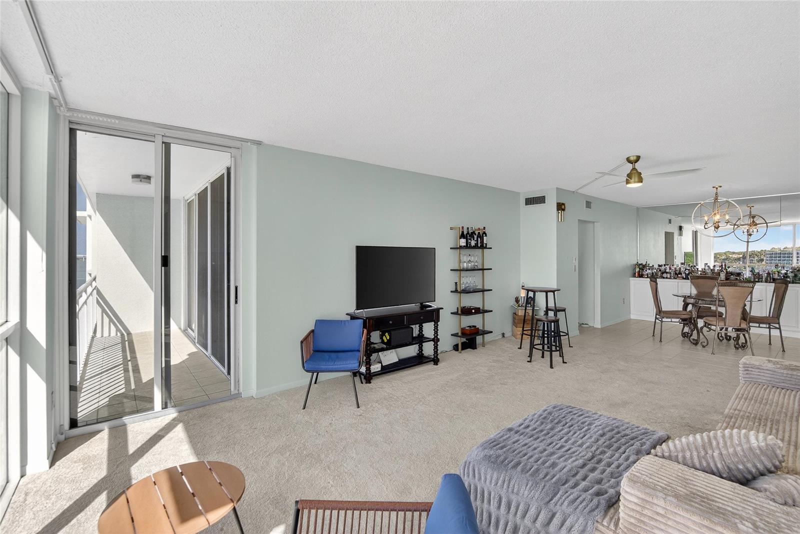 Image 18 of 70 For 100 Pierce Street 703