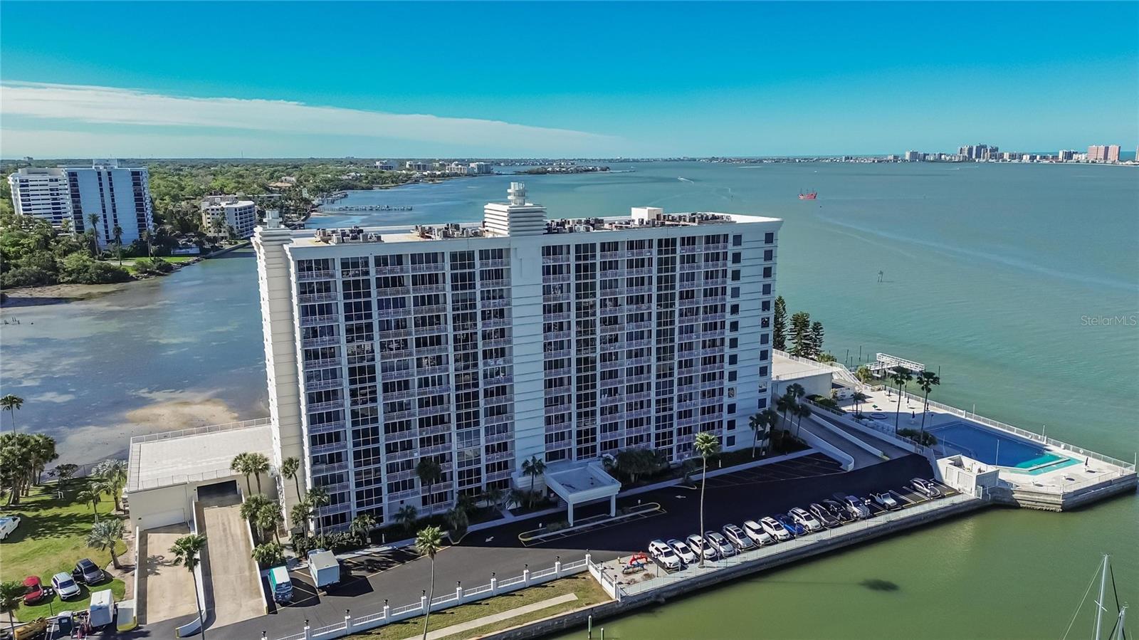 Image 3 of 70 For 100 Pierce Street 703