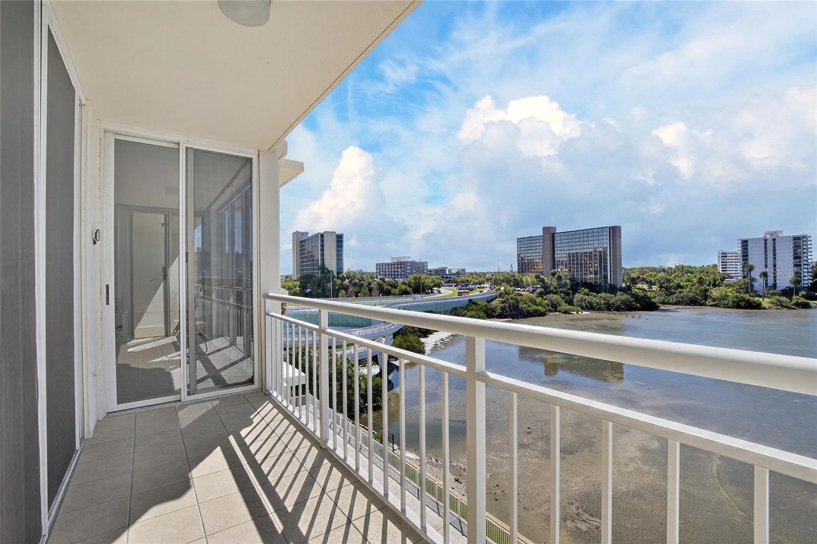 Image 33 of 70 For 100 Pierce Street 703