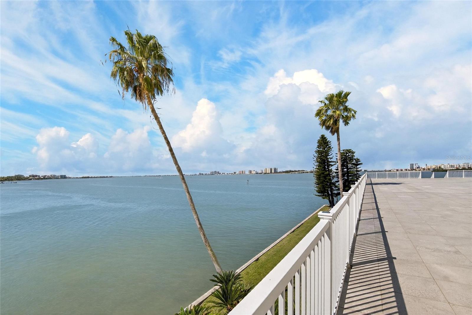 Image 39 of 70 For 100 Pierce Street 703