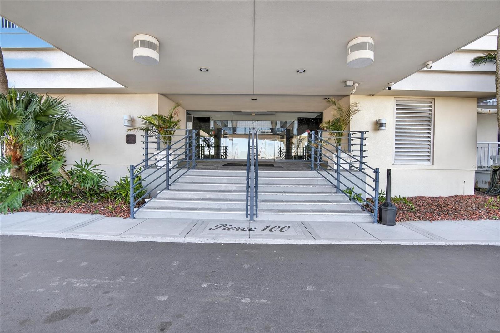 Image 52 of 70 For 100 Pierce Street 703