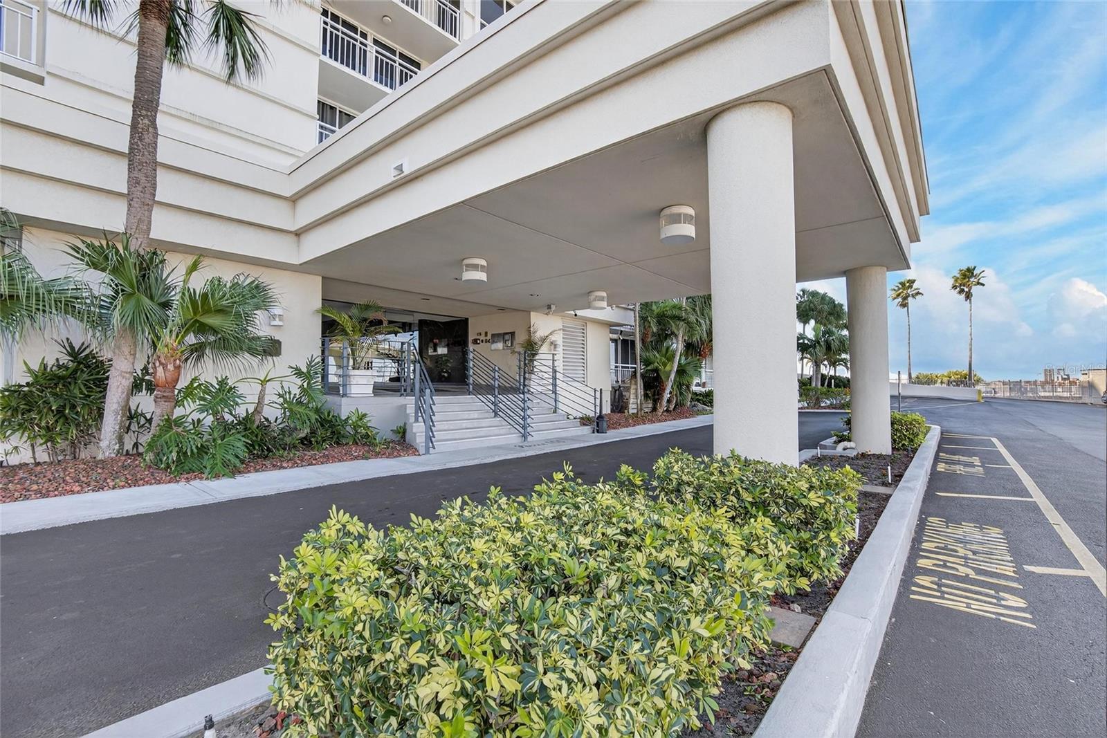 Image 54 of 70 For 100 Pierce Street 703