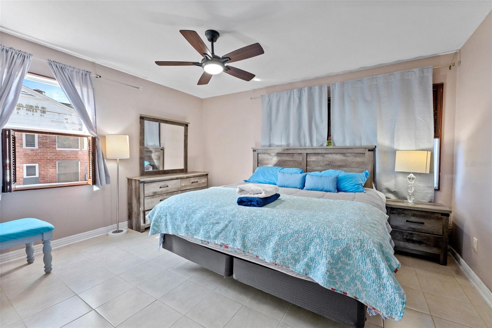 Listing photo id 8 for 544 Severn Avenue