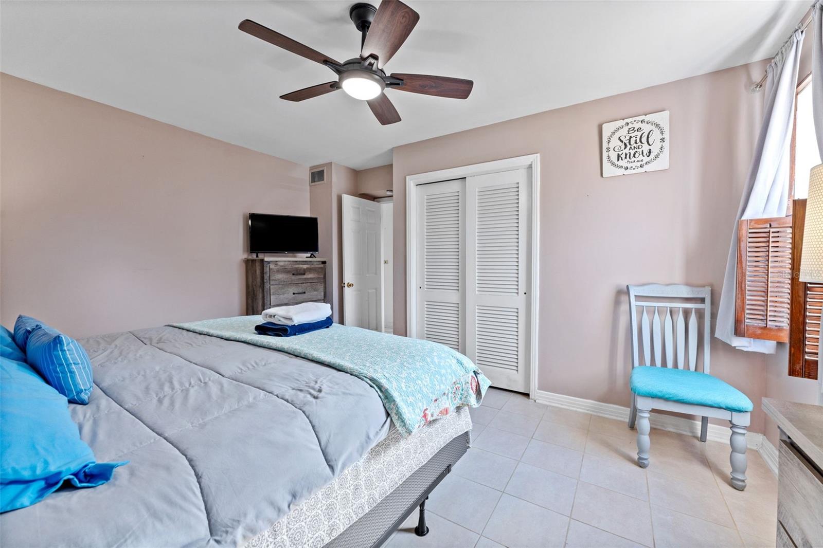 Listing photo id 9 for 544 Severn Avenue