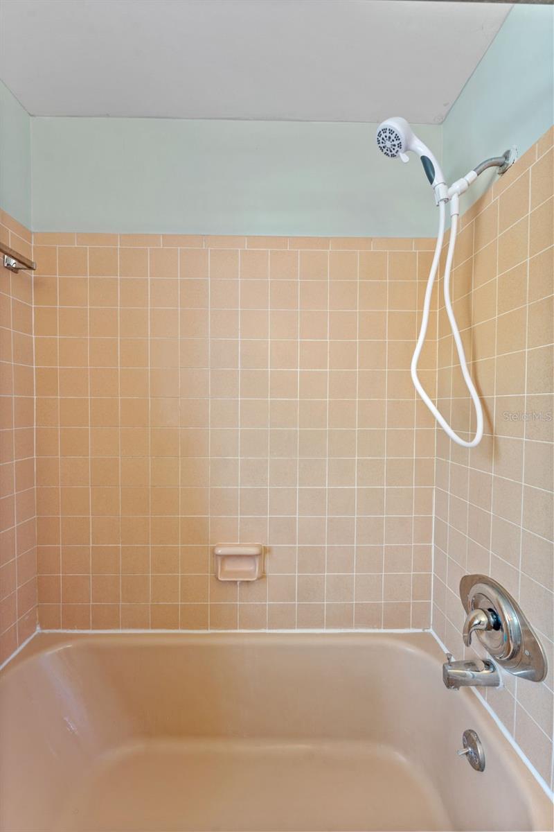 Listing photo id 11 for 544 Severn Avenue