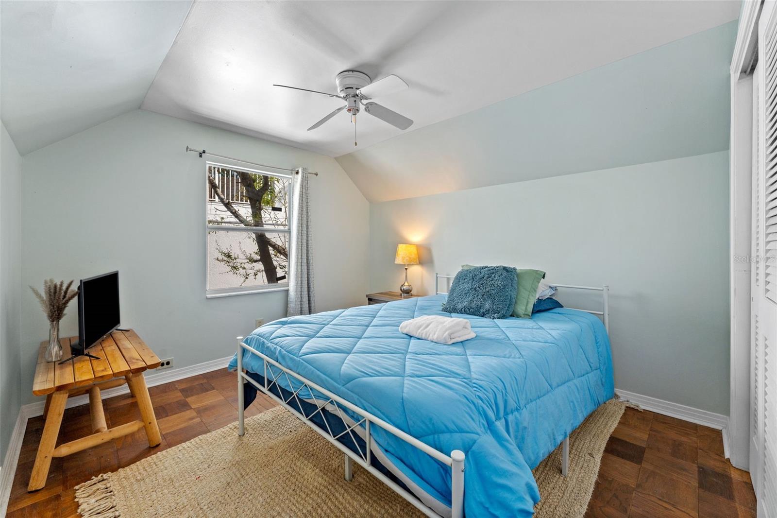 Listing photo id 15 for 544 Severn Avenue