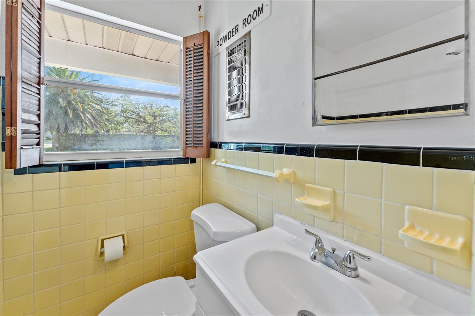 Listing photo id 17 for 544 Severn Avenue