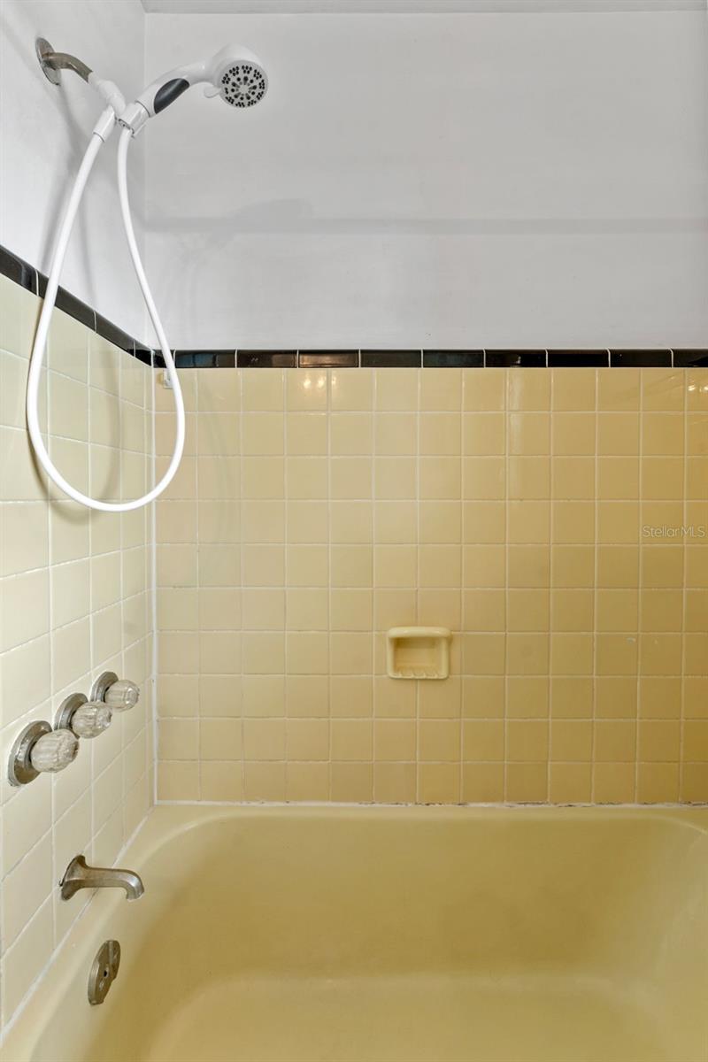 Listing photo id 18 for 544 Severn Avenue