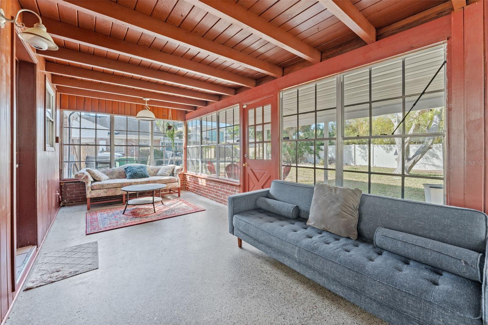 Listing photo id 22 for 544 Severn Avenue