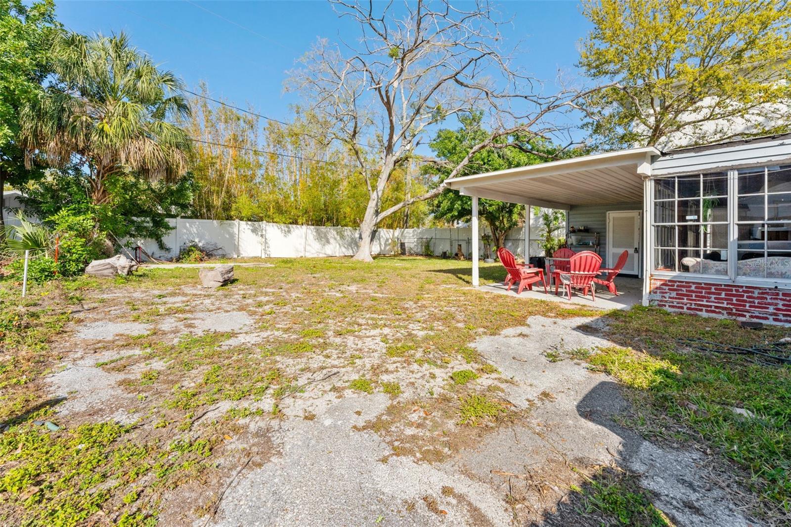 Listing photo id 25 for 544 Severn Avenue