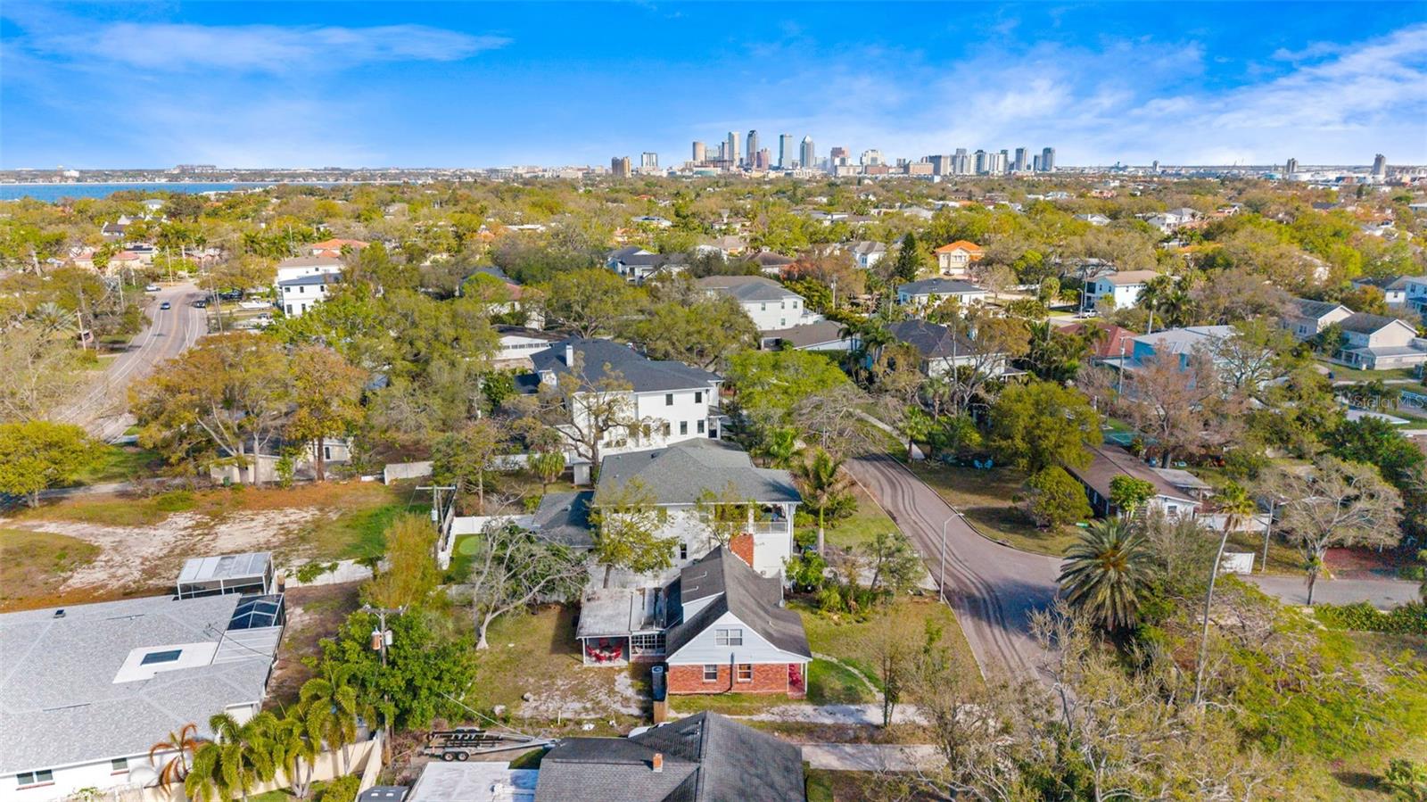 Listing photo id 28 for 544 Severn Avenue