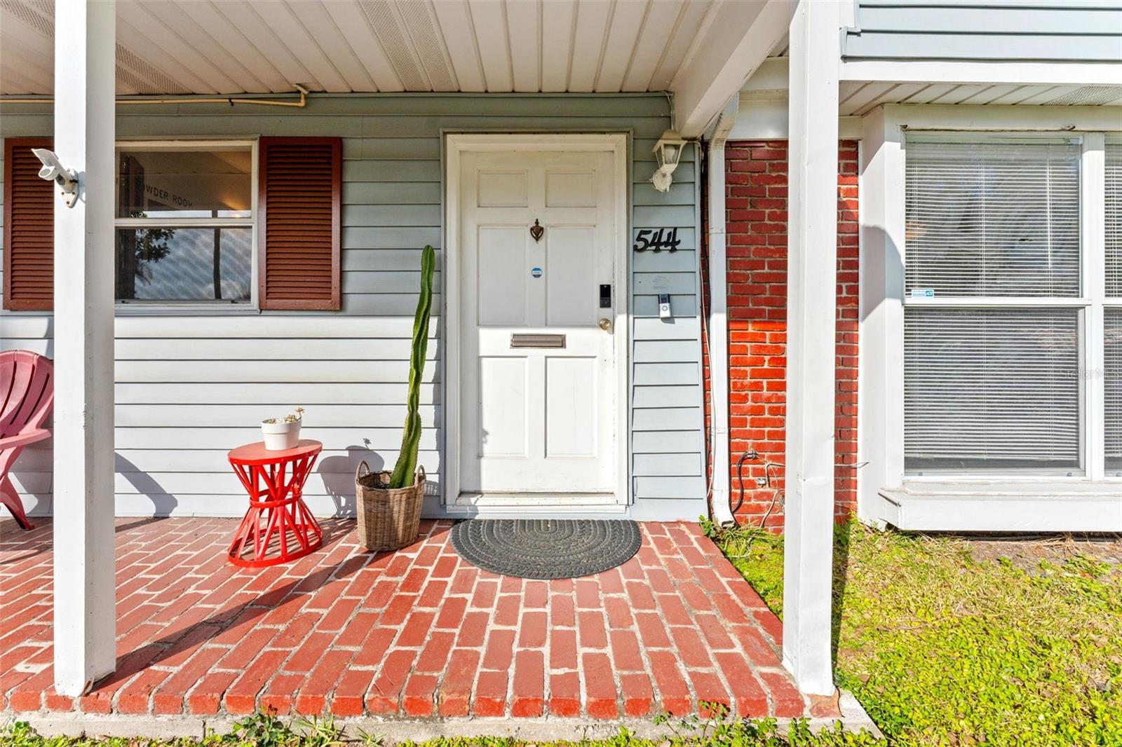 Listing photo id 2 for 544 Severn Avenue