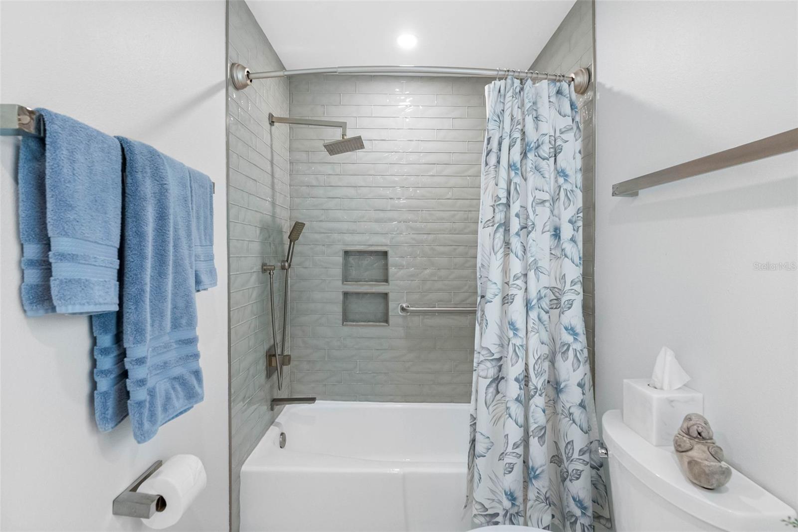 Image 14 of 41 For 9211 Lake Drive