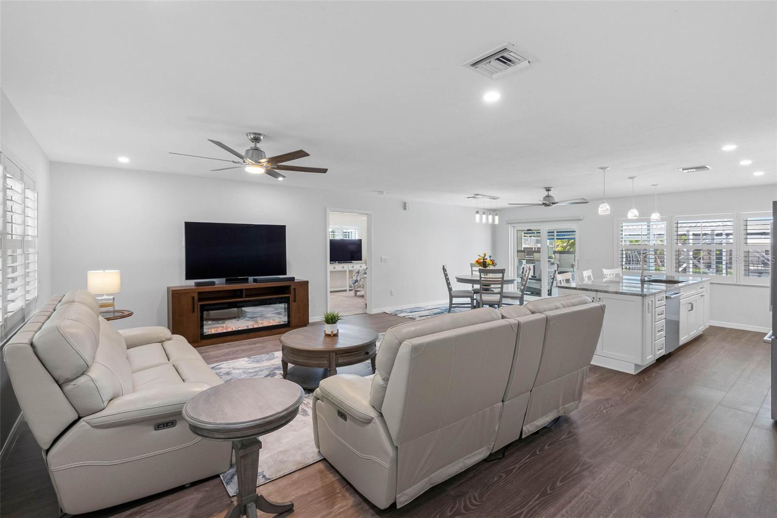 Image 7 of 41 For 9211 Lake Drive