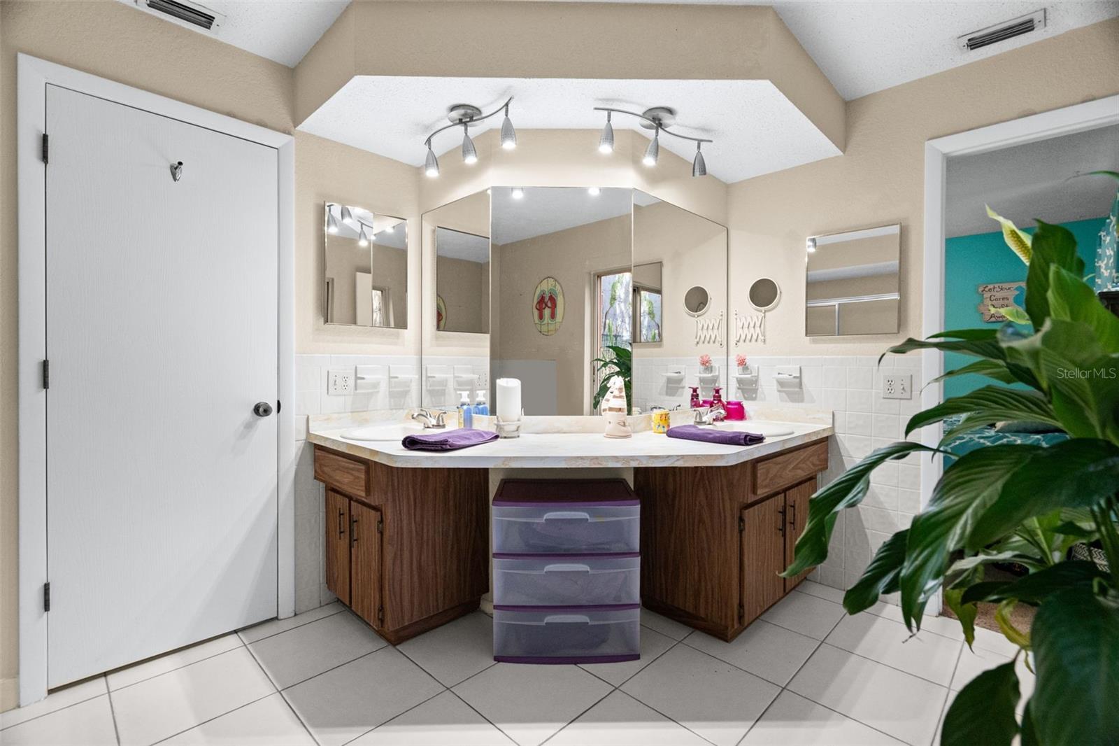 Image 26 of 45 For 7104 Bramblewood Drive